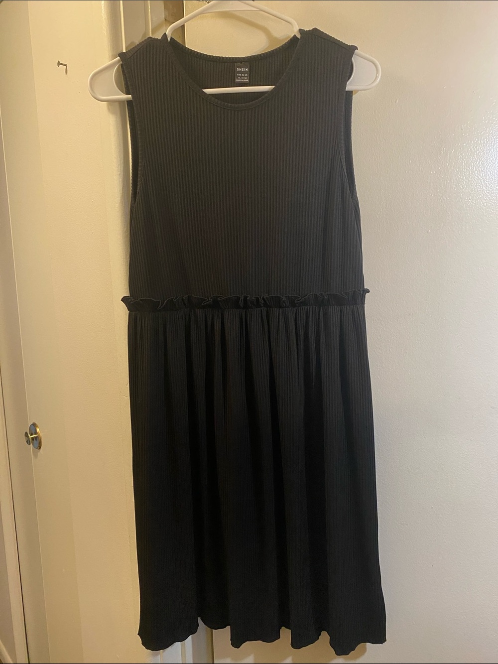 SHEIN Black Ribbed Sleeveless  Dress with Ruffle Waist
